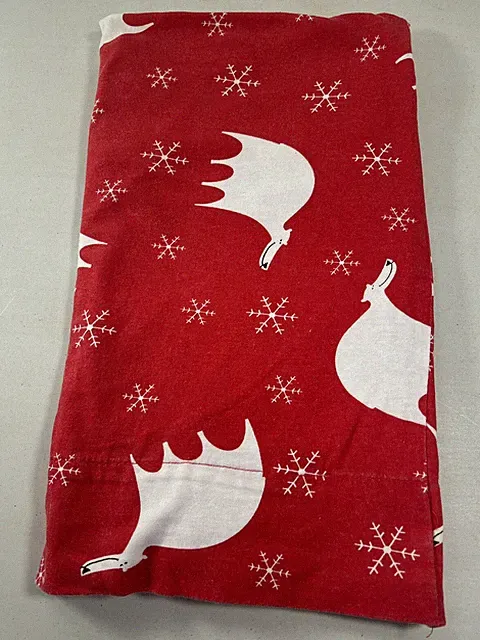 Holiday Time Red Snowflakes Animal Cotton Pillowcase 1pc Standard Comfort