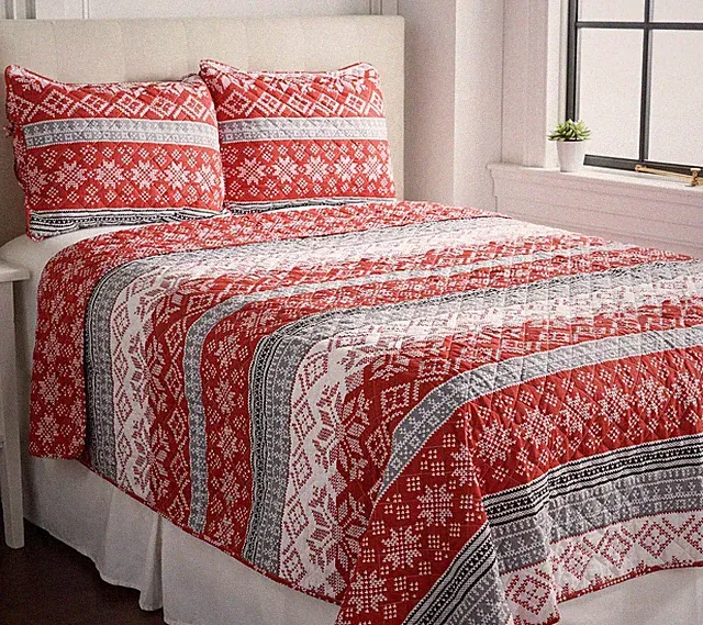 Home Reflections Fair Isle Print Quilt Set with Tote - Queen - Winter Red