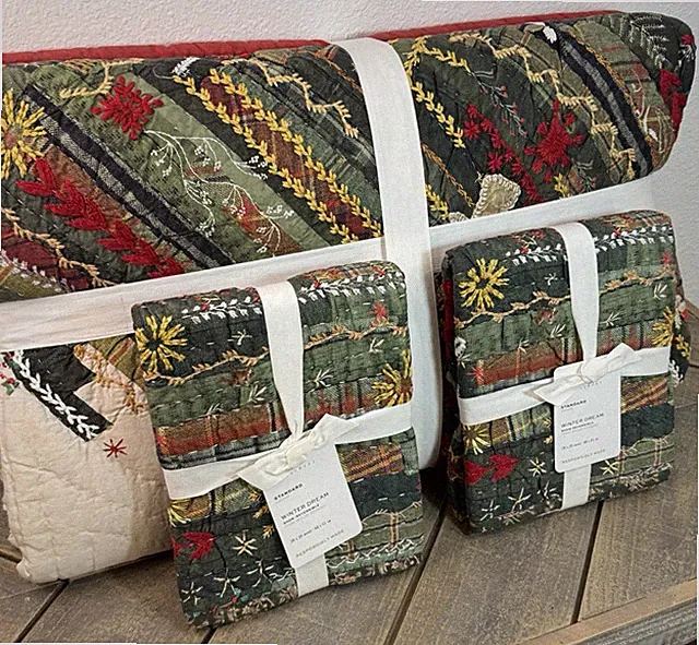 POTTERY BARN WINTER DREAM REVERSIBLE QUILT SET, FULL/QUEEN 2 STND SHAMS HOLIDAY
